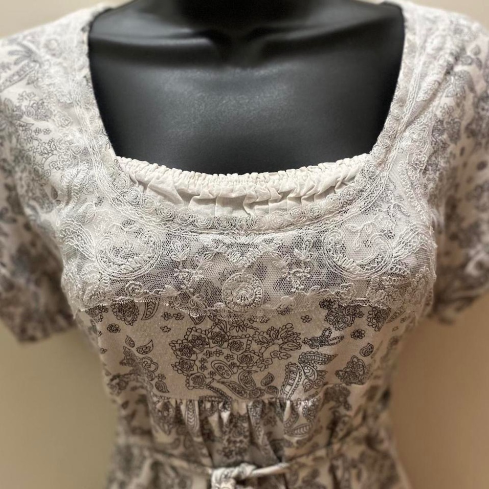 cutest babydoll top i’ve ever owned, so sad it couldn’t fit anymore, size M!